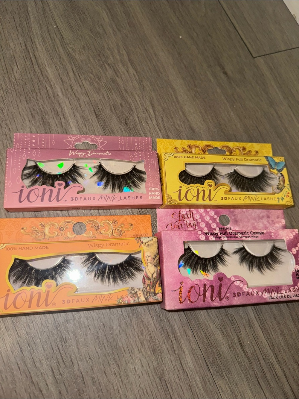 ioni Wispy Dramatic False Lashes - Black